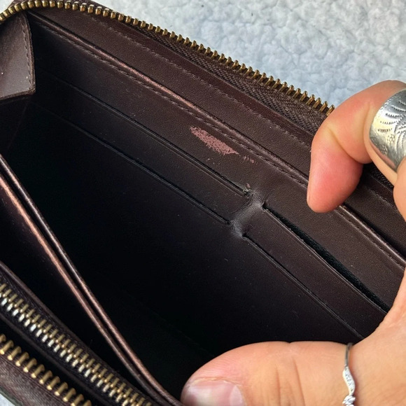 AUTHENTIC Burgundy Vernis Zippy Louis Vuitton Wallet - Picture 6 of 16